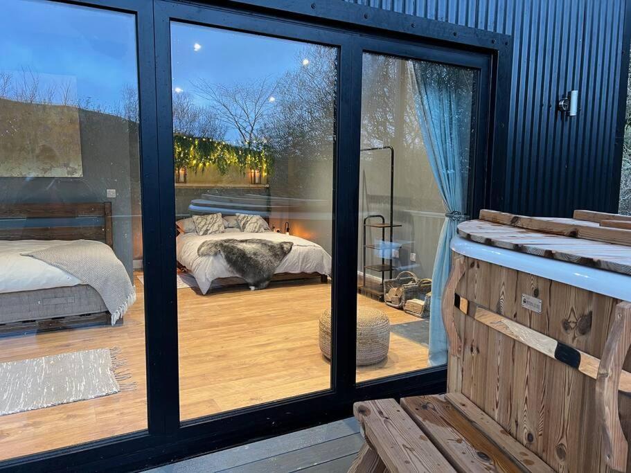 Luxury Lodge In The Treetops Llanbrynmair Exterior foto